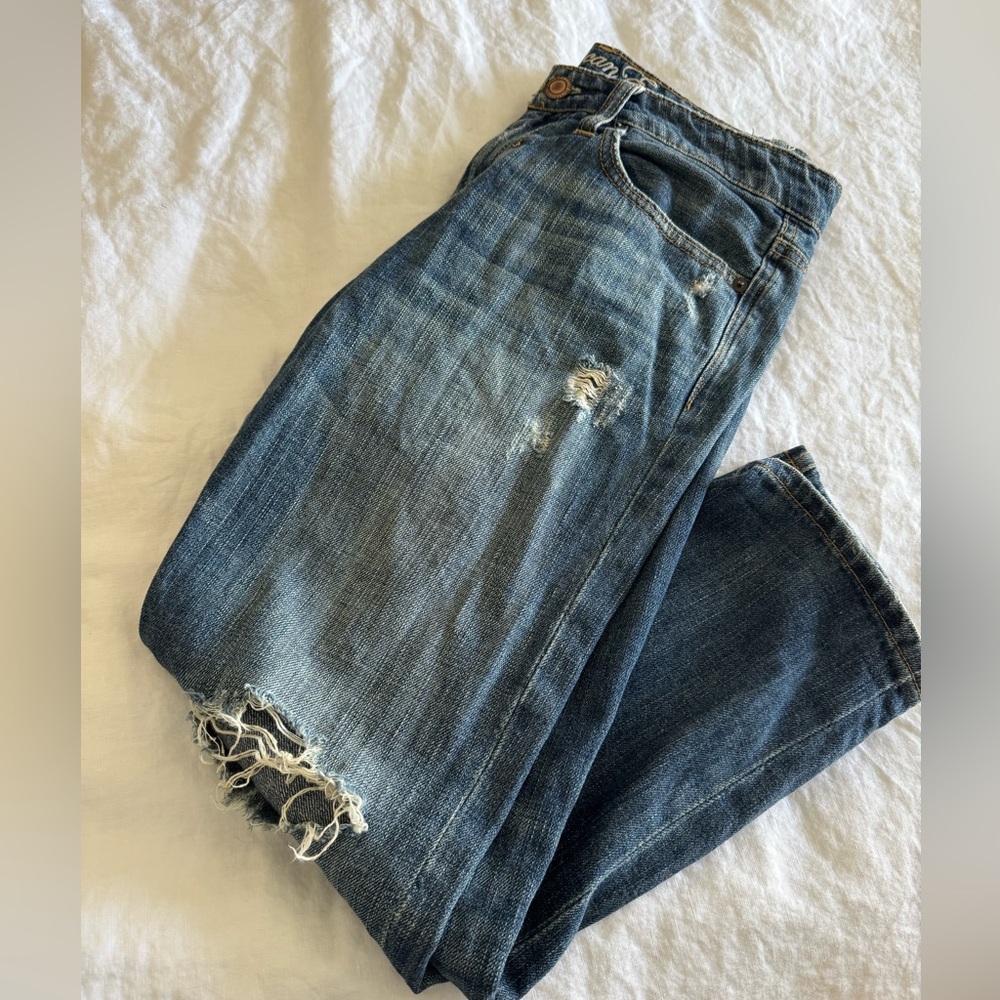 American Eagle Distressed Jeans Size 4